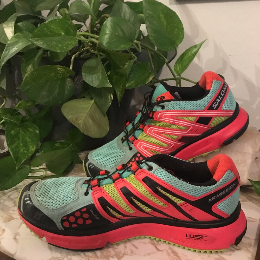 Great colorful athletic shoes excellent condition